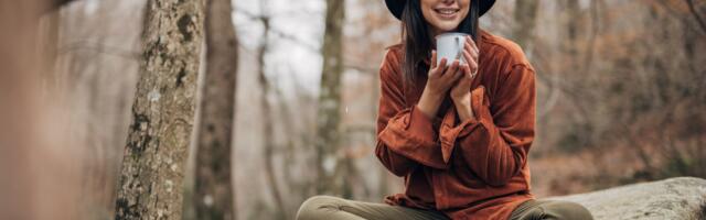 Psychology says the most disciplined morning habit isn’t waking up early, meditating, or cold plunging, it’s the specific discipline of not touching your phone until you’ve had at least one quiet conversation with your own mind