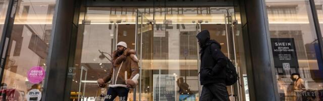 Forever 21 weighs closing all stores ahead of bankruptcy