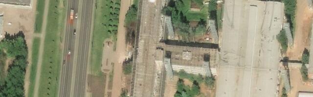 Russia wrapped a whole building in an anti-drone cage, satellite imagery shows. Ukraine fired on it with cruise missiles.
