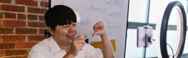 Asian stocks fluctuate, dollar dips on U.S. data