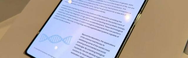 Samsung just showed a foldable screen with no crease, and it looks unreal!