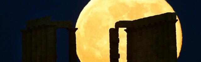 The year's biggest, brightest supermoon rises this week. Here's the best time to see it at its most brilliant.