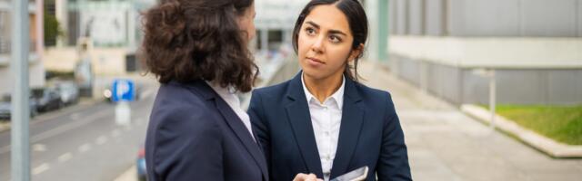 If someone displays these 7 behaviors, the smartest move is to stay silent and observe