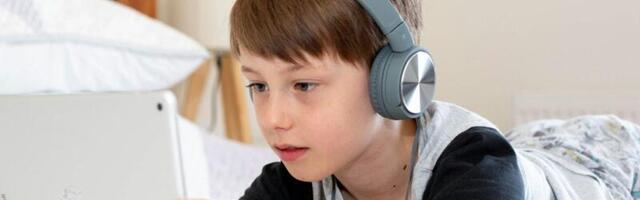 Are noise-canceling headphones really hurting kids’ hearing?