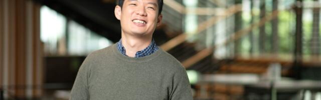 Former Amazon principal engineer says he spent '1-4 hours' reading daily — and it's part of the company's 'secret sauce'