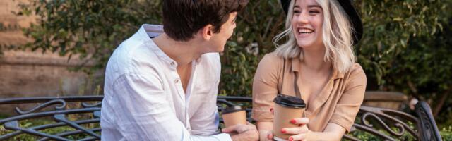 Psychology says people who are genuinely interesting to talk to always display these 8 qualities without realizing it