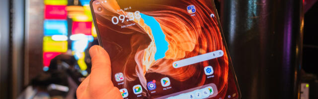 Eager for Motorola’s first book-style foldable? Pre-orders kick off soon