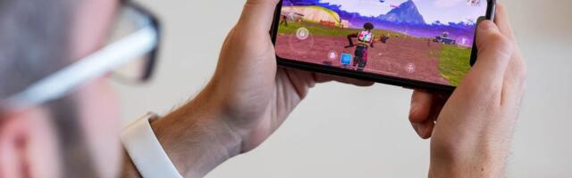 Fortnite is back on US iPhones again