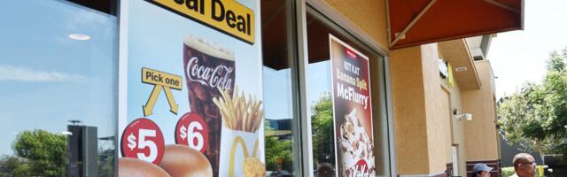 Diners say they're eating less at restaurants to save money. Spending data suggests that's not quite true.
