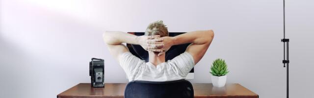 Biden Signs Hybrid Work Deal for Thousands of Government Workers