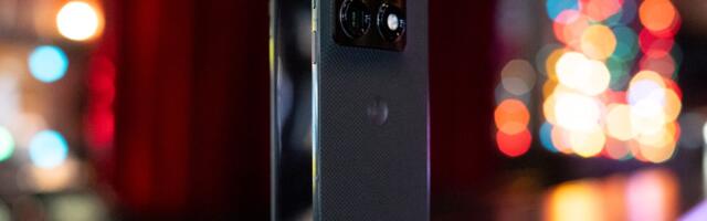 Motorola’s first book-style fold debuts with one big question unanswered