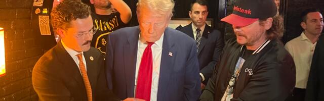 Donald Trump buys burgers with Bitcoin before NYC rally