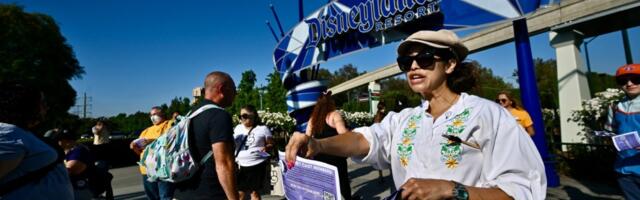 14,000 Disneyland employees to vote on union strike