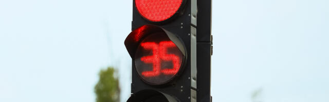 Why Do Traffic Lights In The US Not Have A Countdown Timer?