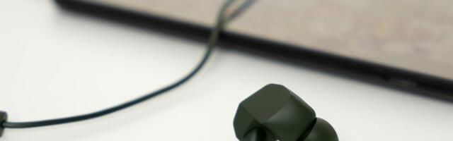 VR2000 earphones reviewed, for gaming and VR