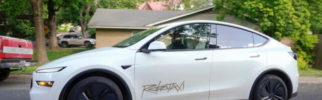 Tesla is recruiting factory workers and sales staff to operate its 'Robotaxi' service