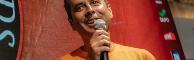 He put office workers on stage; nearly 20 years later, two of them have a son  