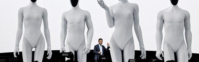 Video shows Xpeng cutting open its creepy new robot on stage. See it cross the uncanny valley.