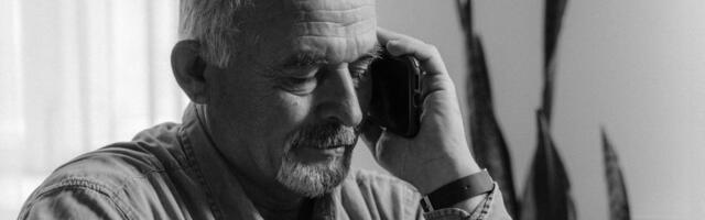 A clinical psychologist explains that the adult children who check on their aging parents most often aren’t the favorites — they’re usually the ones still hoping for a conversation they stopped expecting years ago