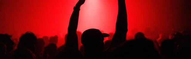 When did people stop dancing at the club?