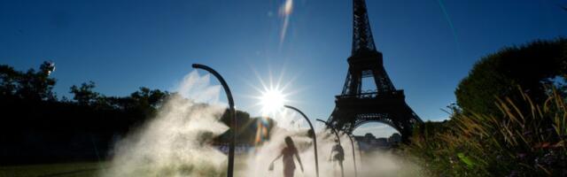 Paris Olympics brings out hoses and misters to cool down fans during heat wave