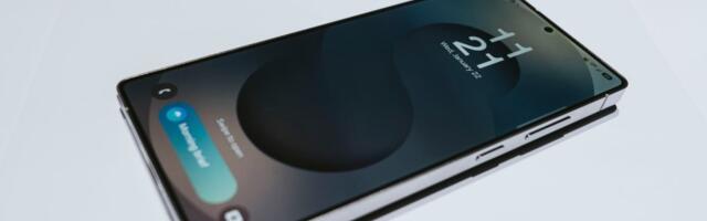 See Samsung Galaxy S26s Privacy Display feature in action