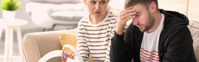 10 signs a man is deeply unsatisfied with his life, even if he doesn’t realize it