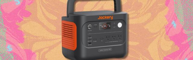 The Jackery Explorer 1000 v2 power station is over $300 off — buy now for $449 at Amazon