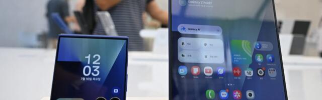 Flip phones are reigniting the smartphone wars