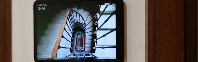 I turned my old tablet into a self-hosted photo display, and it’s better than anything you can buy