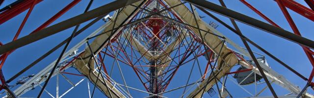 This potentially life-saving breakthrough uses bat-like pulses to turn smartphones into radars to alert users of danger