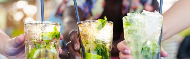 Bartenders share the 8 drinks you should never order in a crowded bar