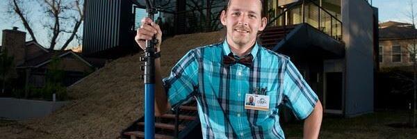 An entrepreneur who leveraged books to build a 6-figure window cleaning business shares the hack that pushes him to finish a book a month