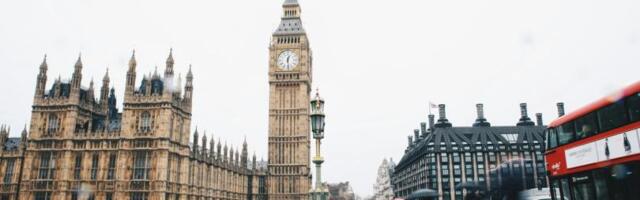 Ex-UK Chancellor backs bitcoin as alternative to failing systems