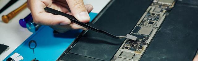 This Group Pays Bounties to Repair Broken Devices—Even if the Fix Breaks the Law