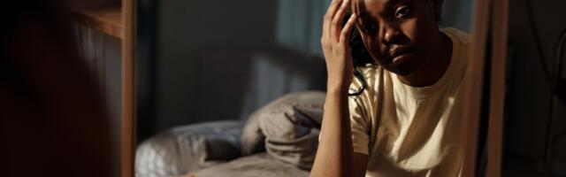 7 signs someone is deeply lonely but has gotten so good at hiding it that even their closest friends can’t tell