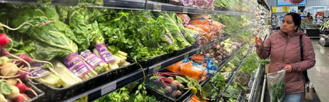 US economic growth weaker than thought in fourth quarter with government shutdown, consumer pullback