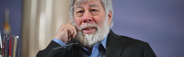 Apple cofounder Steve Wozniak got cheers, not boos, after telling students they 'all have AI — actual intelligence'