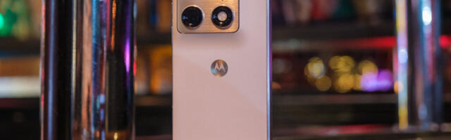 I tried Motorola’s new Razr Fold, and now I’m worried about it