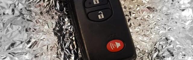 ОТВЕЧАЕТ ЭКСПЕРТ | Владельцы дорогих автомобилей заворачивают ключи в фольгу. Помогает ли это от угона?