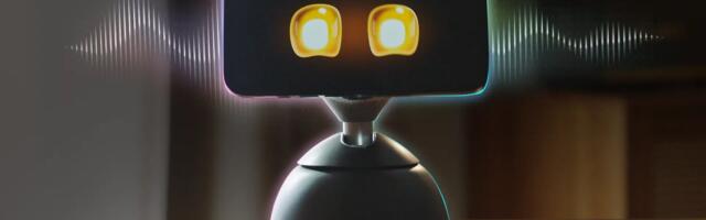 CES 2026: DeskMate MagSafe Charger Gives Your iPhone AI Personality