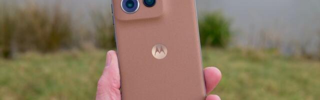 Motorola made the best looking brown phone I’ve ever seen