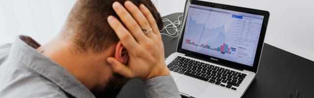 U.S. stock futures dip amid trade concerns