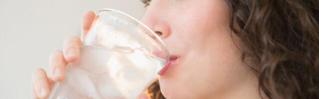 How Much Water You Should Be Drinking This Winter, According to a Registered Dietitian