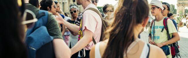 Guided Tours Gain Popularity Among Millennials and Gen Z