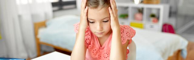 Psychology says the anxiety most people feel on Sunday evenings isn’t about Monday — it’s a reactivation of these 9 childhood patterns that were embedded during a time when the end of the weekend meant returning to something the child was quietly dreading