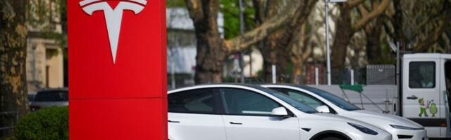 Elon Musk says Tesla FSD will let you use your phone in some cases. Police say don't do that.