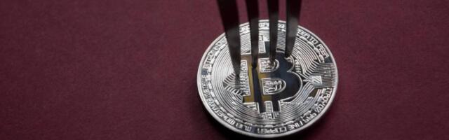 The bitcoin market is splitting in two. Here's who is buying and selling amid the war