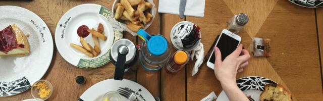 Almost Half of People in Ireland Use Their Smartphones During Meals