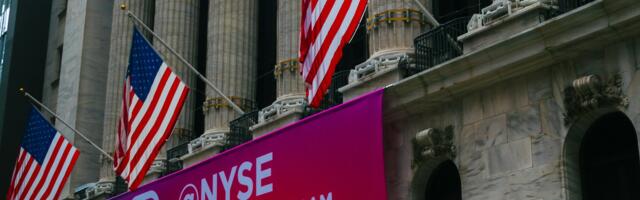 Indian Stock Market Plunges, Experts Recommend Recovery Stocks